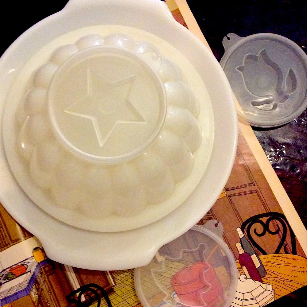 Fun Retro Jell-O Mold Set!